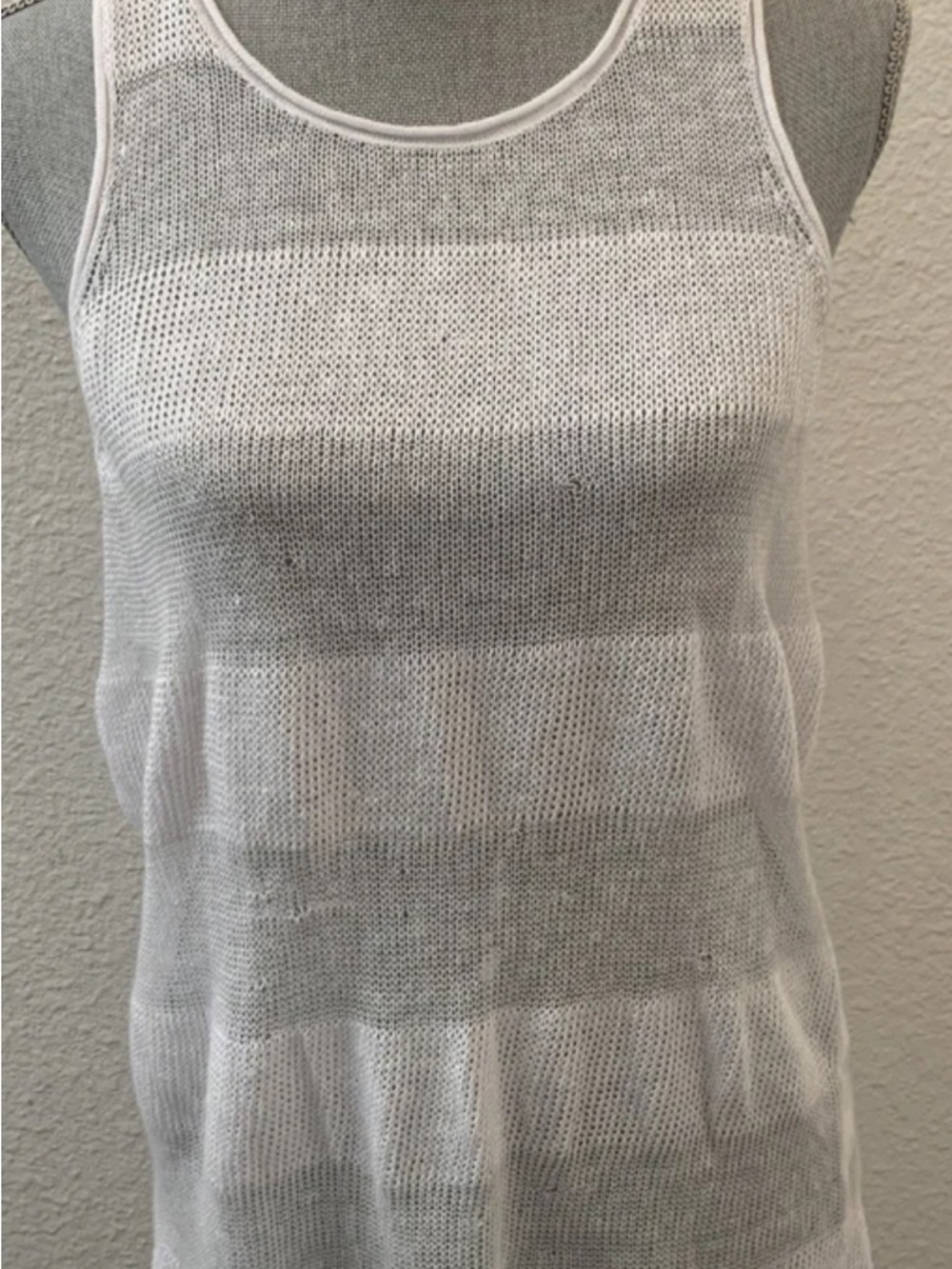 Eileen Fisher white 100% linen top medium sleeveless scoop neck flaws see photos